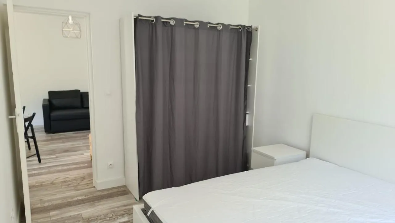Cassis Centre: Beachside Apartment Steps from Port 0*,  France